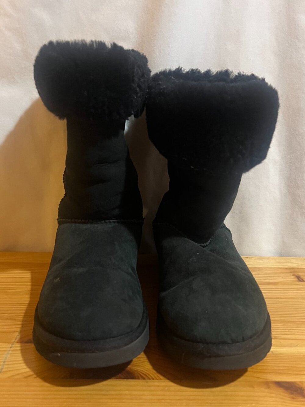 UGG Australia Bailey  Boots 5815 US Size 8 Used Good Condition $50